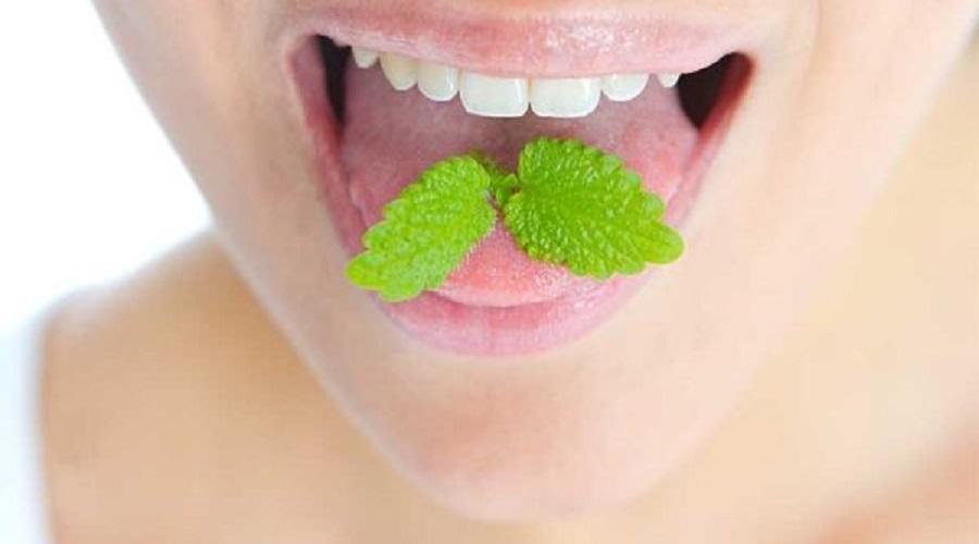 Alitosi: come evitare il problema